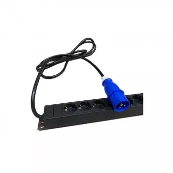 Regleta PDU vertical 24 X schukos con amperímetro digital 16A Cetac detalle