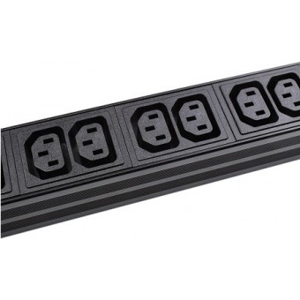 Regleta rack 19" 12 X IEC con interruptor detalle tomas IEC