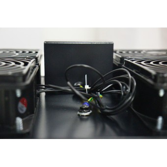 Ventilación sobre techo para rack 19" cuatro ventiladores y termostato.