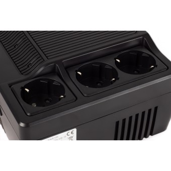 AVR Lapara Regulador automático de voltaje 1200 VA detalle schukos