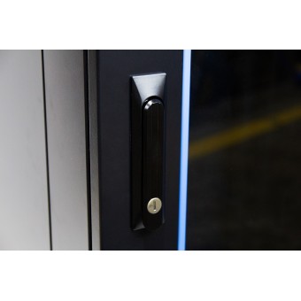 Armario rack 33U 19" 600 x 600 detalle maneta