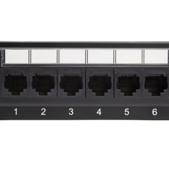 Patch panel Cat6 UTP detalle módulos RJ45