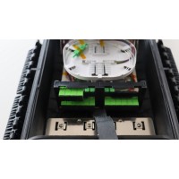 Caja distribución fibra óptica de exterior IP-68 para 16 fusiones (Detalle conectores)