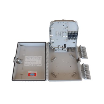 Caja exterior de fibra óptica IP-65 16 acometidas (detalle bandeja)